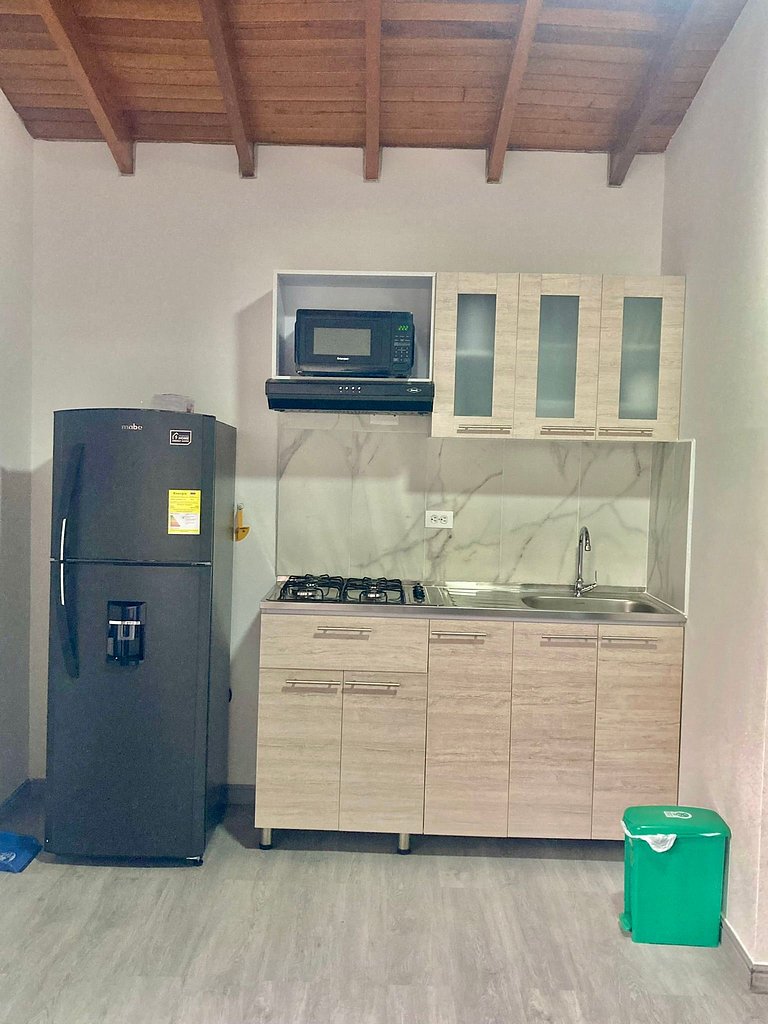 Poblado , apto A206 económico, cerca al metro