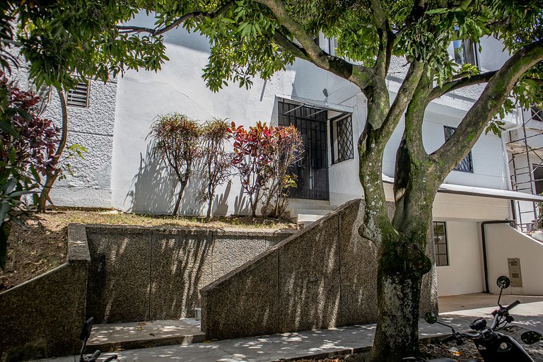 Laureles Zona rosa 33, apto C001