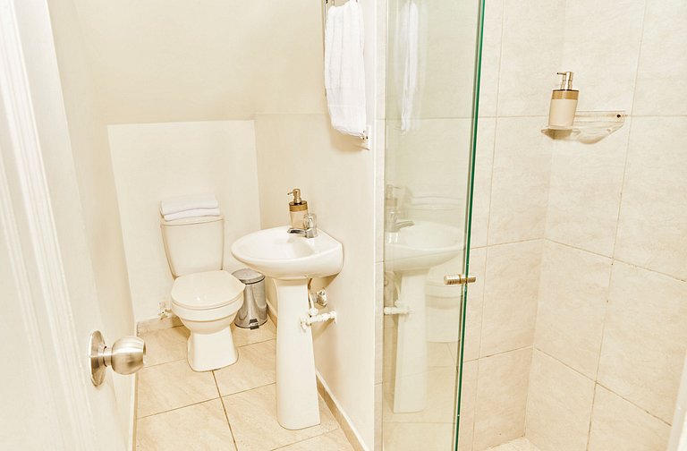 Laureles, apartamento completo 102 económico y funcional
