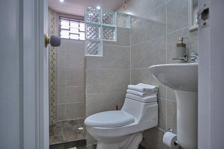 Laureles, apartamento completo 202 económico y funcional