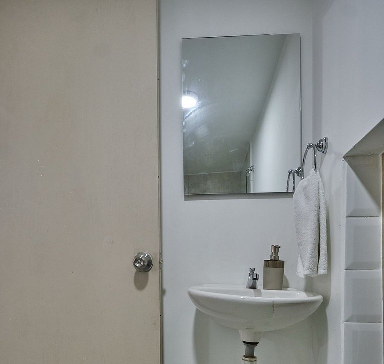 Laureles Zona rosa 33, apto C001