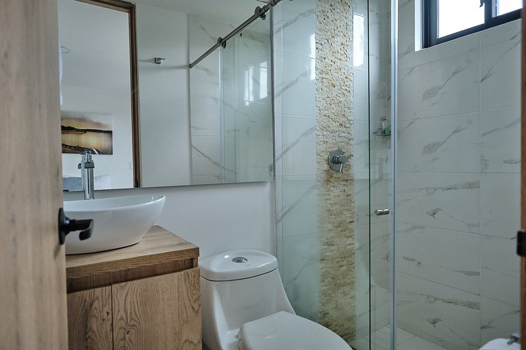 Vista al Lago – Muelle y Zona Urbana