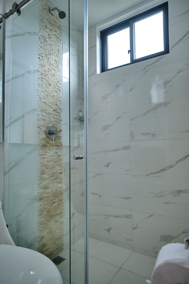 Vista al Lago – Muelle y Zona Urbana