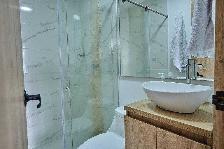 Vista al Lago – Muelle y Zona Urbana