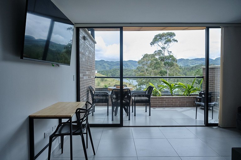 Vista al Lago – Muelle y Zona Urbana