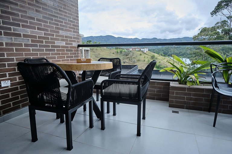 Vista al Lago – Muelle y Zona Urbana