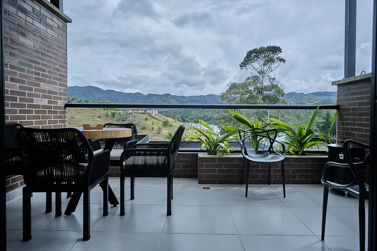 Vista al Lago – Muelle y Zona Urbana