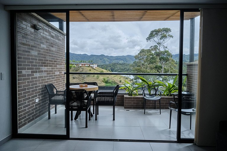 Vista al Lago – Muelle y Zona Urbana