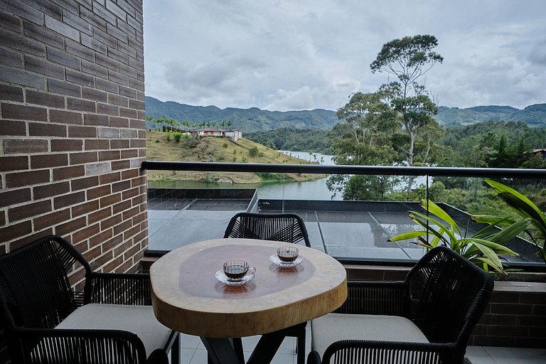 Vista al Lago – Muelle y Zona Urbana