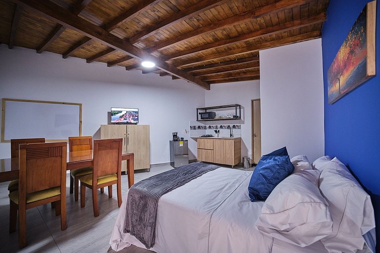Laureles | Suite Ejecutiva · AC · Living Blue 205