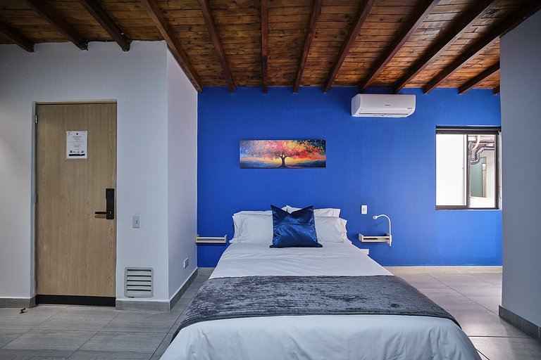 Laureles | Suite Ejecutiva · AC · Living Blue 205