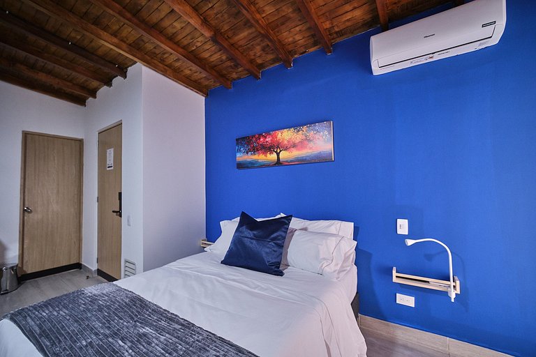 Laureles | Suite Ejecutiva · AC · Living Blue 205