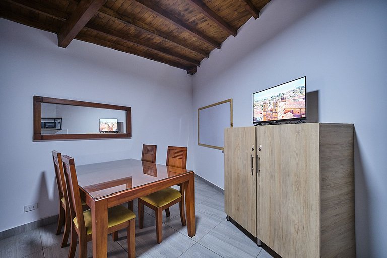 Laureles | Suite Ejecutiva · AC · Living Blue 205