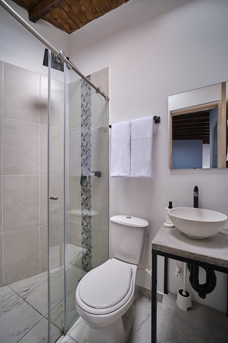 Laureles | Suite Ejecutiva · AC · Living Blue 205