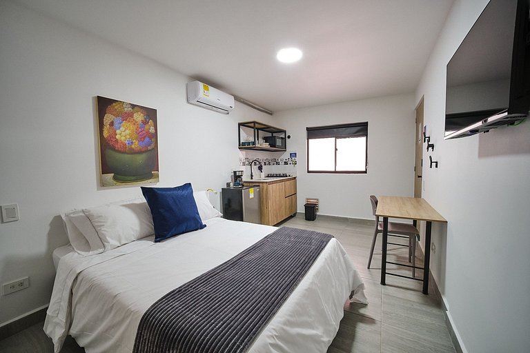 Laureles | Business Suite · AC + WiFi Blue 106