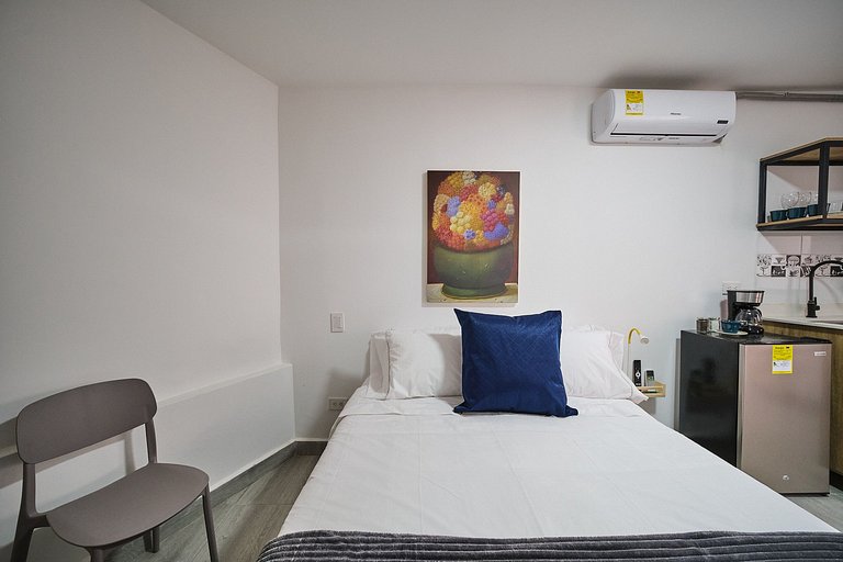 Laureles | Business Suite · AC + WiFi Blue 106