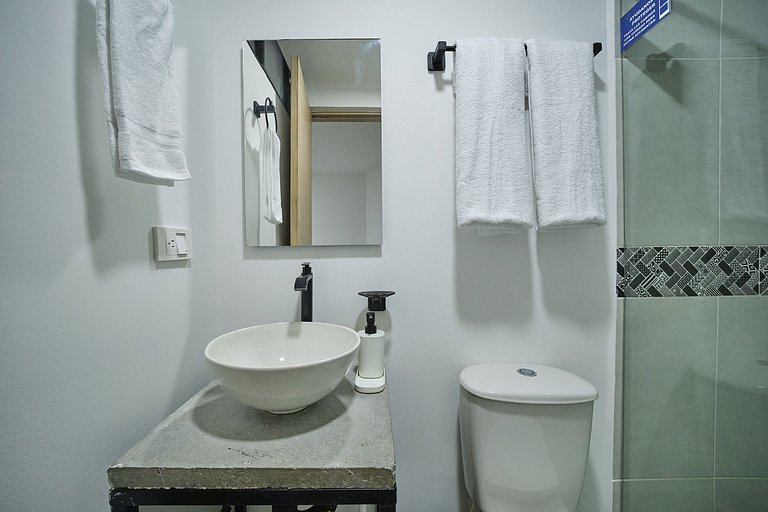 Laureles | Business Suite · AC + WiFi Blue 106