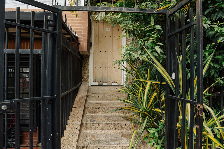 Laureles, apartamento completo 101 económico y funcional